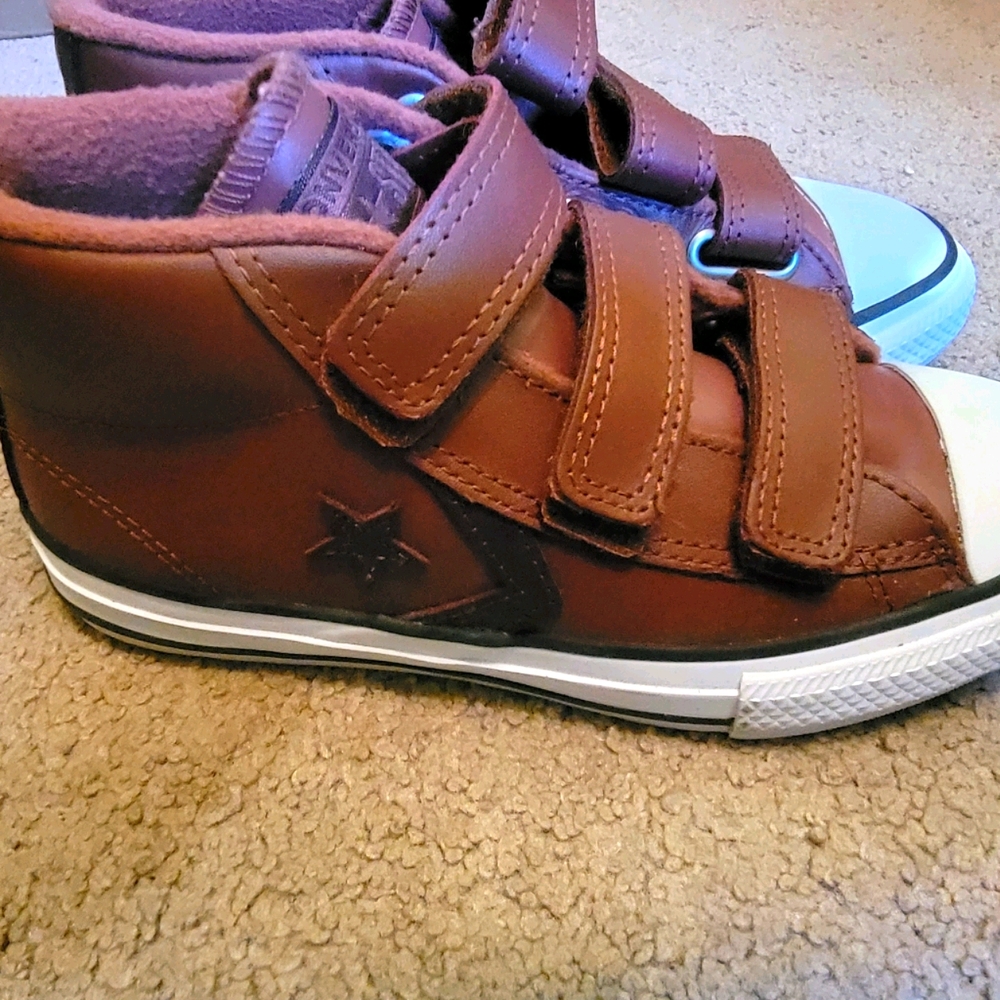 Kids Converse Velcro. New never worn